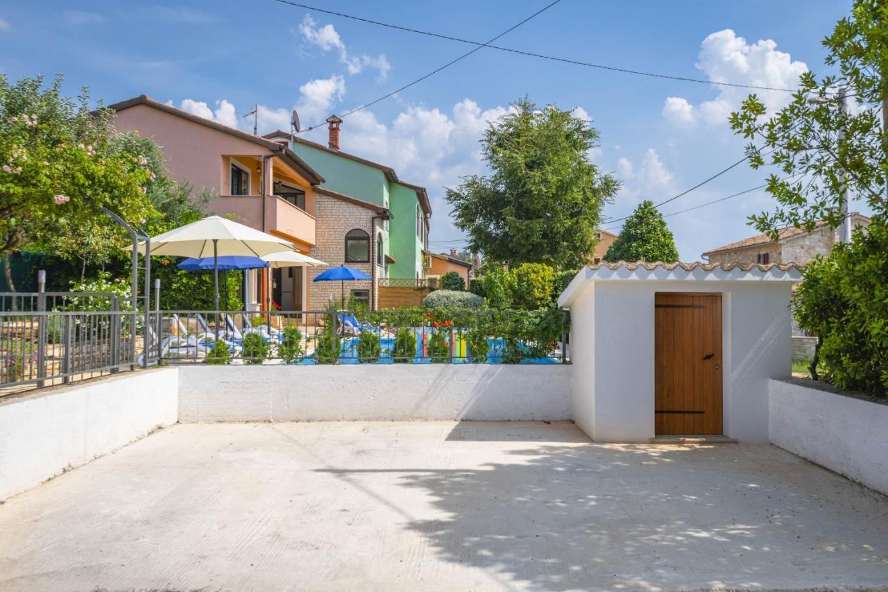 Villa Margerita With Private Pool, Yard And Parking Каштелир Экстерьер фото