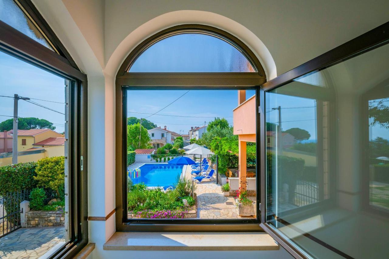 Villa Margerita With Private Pool, Yard And Parking Каштелир Экстерьер фото