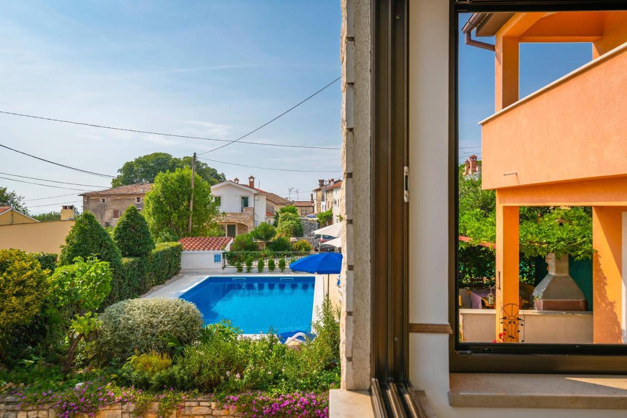 Villa Margerita With Private Pool, Yard And Parking Каштелир Экстерьер фото