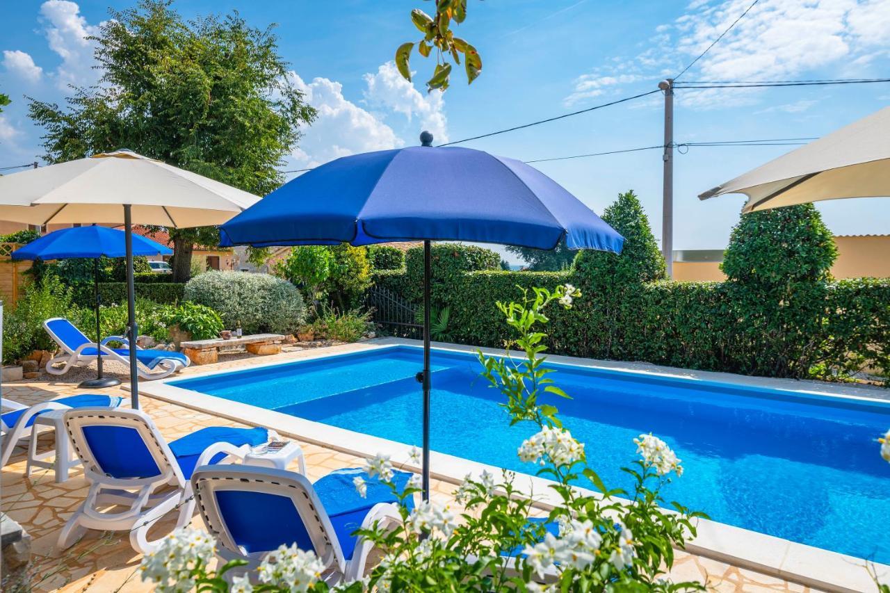 Villa Margerita With Private Pool, Yard And Parking Каштелир Экстерьер фото
