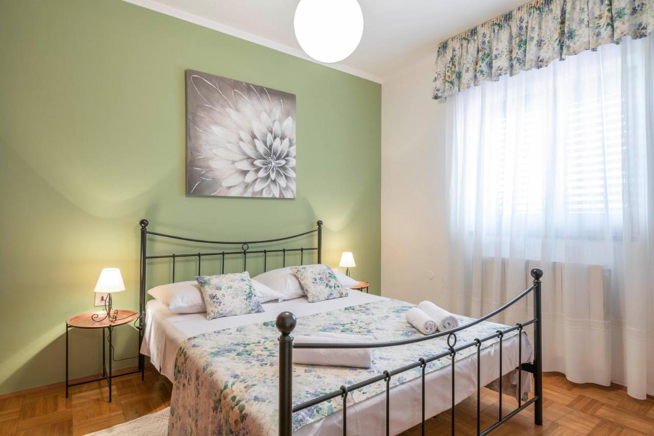 Villa Margerita With Private Pool, Yard And Parking Каштелир Экстерьер фото